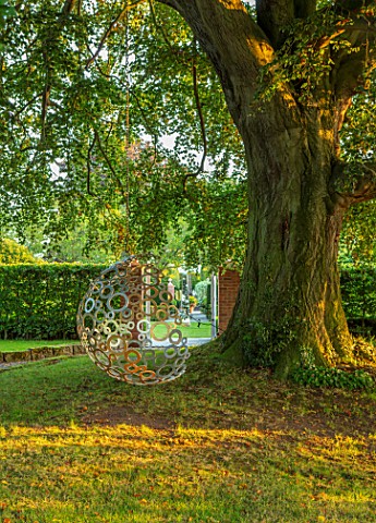 MITTON_MANOR_STAFFORDSHIRE_BEECH_TREE_BUBBLE_SWING_SEAT_BY_MYBURGH_DESIGNS_SEPTEMBER_LAWN_TREES_SWIN