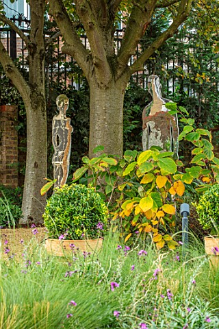 DESIGNER_ANTHONY_PAUL_SMALL_TOWN_FORMAL_LONDON_SCULPTURE_WOODLAND