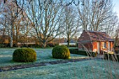 ST TIMOTHEE, BERKSHIRE - FOSTY LAWN, CLIPPED TOPIARY AND OUTBUILDING IN WINTER, JANUARY, FROST, ENGLISH, COUNTRY, GARDEN