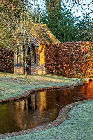 BRYANS_GROUND_HEREFORDSHIRE__WINTER_GARDEN_FROST_FROSTY_SERPENTINE_CANAL_JANUARY_WATER_BUILDING_REFL