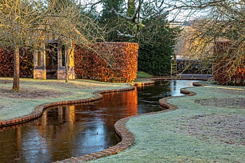 BRYANS_GROUND_HEREFORDSHIRE__WINTER_GARDEN_FROST_FROSTY_SERPENTINE_CANAL_JANUARY_WATER_BUILDING_REFL
