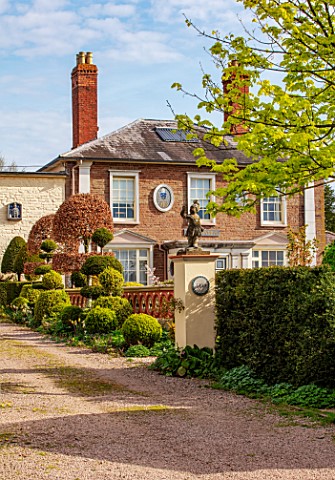 THE_LASKETT_GARDENS_HEREFORDSHIRE_DESIGNER_ROY_STRONG__THE_MAIN_DRIVEWAY_CLIPPED_TOPIARY_HOUSE_SPRIN
