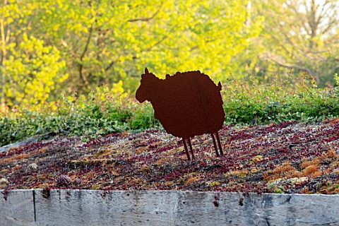 LITTLE_ORCHARDS_SURREY_DESIGNER_NIC_HOWARD_LOG_STORE_RUSTY_METAL_CUT_OUT_OF_SHEEP_SCULPTURE_LIVING_R