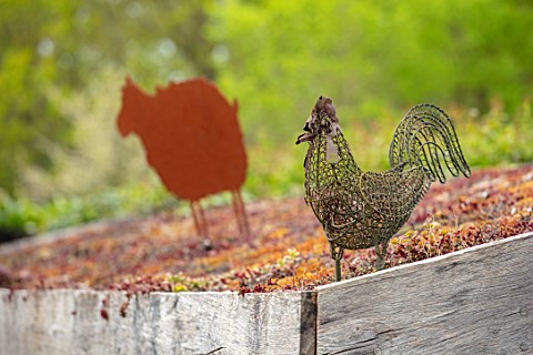 LITTLE_ORCHARDS_SURREY_DESIGNER_NIC_HOWARD_LOG_STORE_RUSTY_METAL_CUT_OUT_OF_SHEEP_WIRE_COCKERELL_SCU