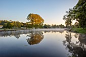 FONTHILL HOUSE GARDENS, WILTSHIRE: EARLY MORNING, FONTHILL LAKE, POOL, POND, WATER, SPRING, MAY, REFLECTED, REFLECTIONS, TREES