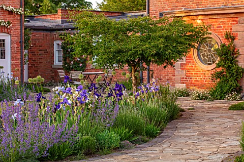 MORTON_HALL_WORCESTERSHIRE_WEST_GARDEN_EVENING_HOUSE_BORDERS_BEDS_IRISES_PATH_COUNTRY_GARDEN_ENGLISH