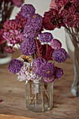 JUST DAHLIAS, CHESHIRE: DRIED DAHLIAS IN CONTAINERS, JARS, VASES ON WOODEN TABLE, DRYING, CUT FLOWERS, CUTTING