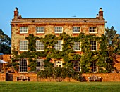 PRIORS MARSTON, WARWICKSHIRE: THE MANOR HOUSE, SEPTEMBER, LAWNS