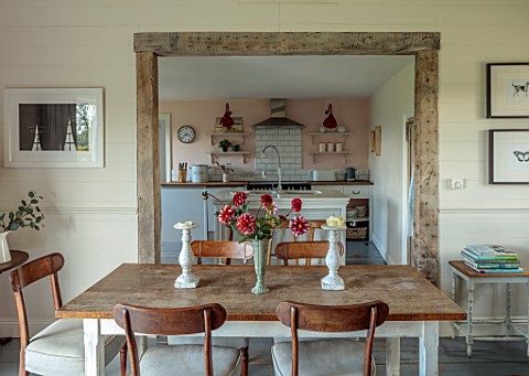 ASHBROOK_HOUSE_NORTHAMPTONSHIRE_TABLE_WITH_FLOWERS_VIEW_THROUGH_TO_KITCHEN_DINING_ROOM
