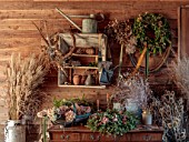 BABYLON FLOWERS, OXFORDSHIRE - OUTDOOR UNDERCOVER STUDIO WITH NATURAL WREATH MAKING INGREDIENTS ON TABLE AND SHELF, WORKSHOP