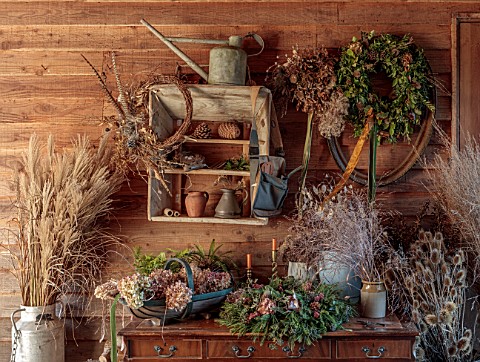 BABYLON_FLOWERS_OXFORDSHIRE__OUTDOOR_UNDERCOVER_STUDIO_WITH_NATURAL_WREATH_MAKING_INGREDIENTS_ON_TAB