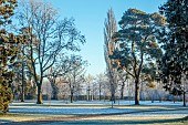 MORTON HALL, WORCESTERSHIRE: THE MAIN DRIVE AND PARKLAND IN DECEMBER, JANUARY, SNOW, FROST, WINTER, MEADOW, TREES, FOLLY, FOLLIES, BUILDINGS