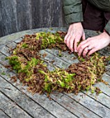 BABYLON FLOWERS, OXFORDSHIRE: COPPER SPICE WREATH - WRAPPING DAMP SPHAGNUM MOSS AROUND WIRE FRAME
